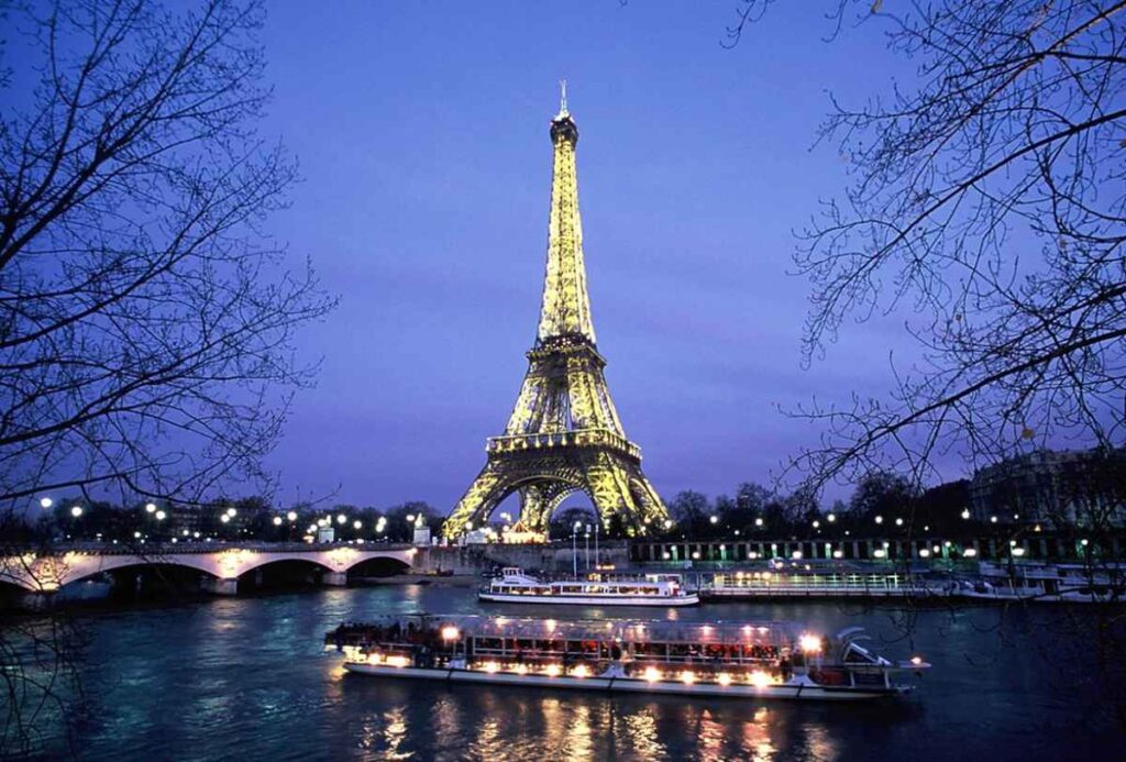 Passeio no Rio Sena em Paris a Experiência Mais Romântica da Cidade Luz
